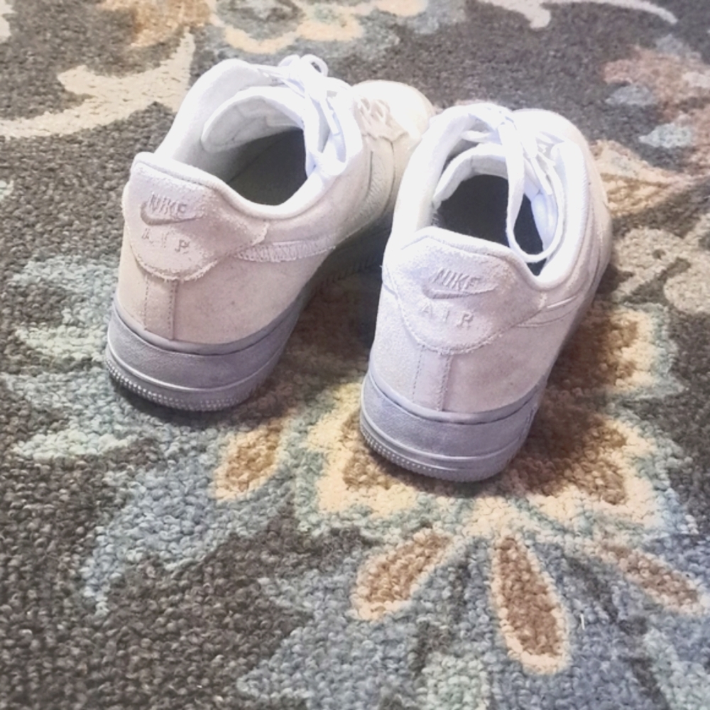 NIKE Air Force 1 '07LV8 EMB - Picture 2 of 3